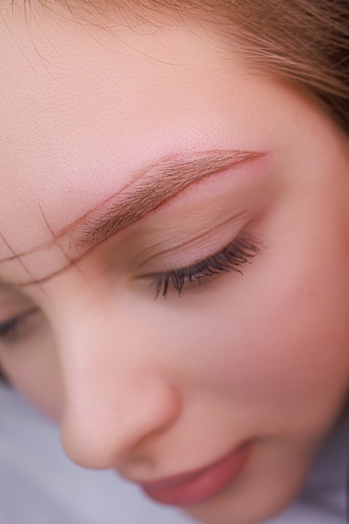 Augenbrauen-Mapping und Wimpern vor der Laminierung